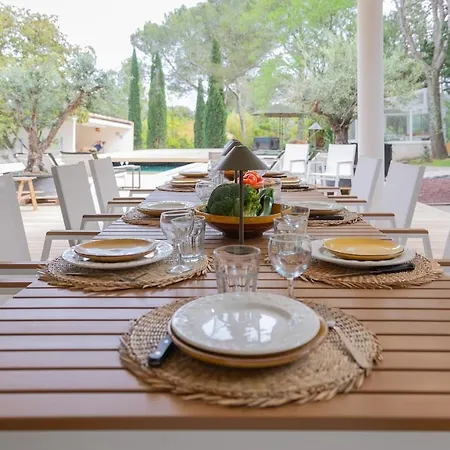 Des Terres With Pool Villa *