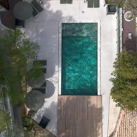 Des Terres With Pool Nimes